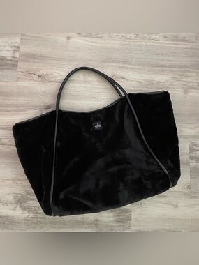 ALO YOGA EXTRA-LARGE BLACK FUR TOTE BAG SATCHEL CARRY-ON TRAVEL BAG